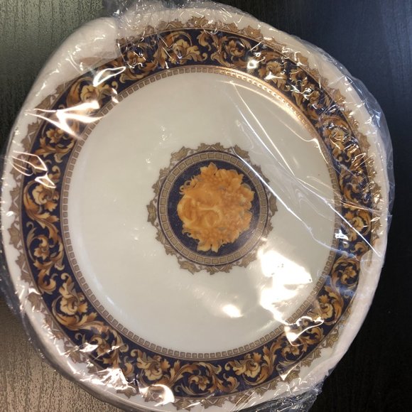 Adeline Fine Porcelain Cake Plate, Lifter, and 6 P - Picture 4 of 10